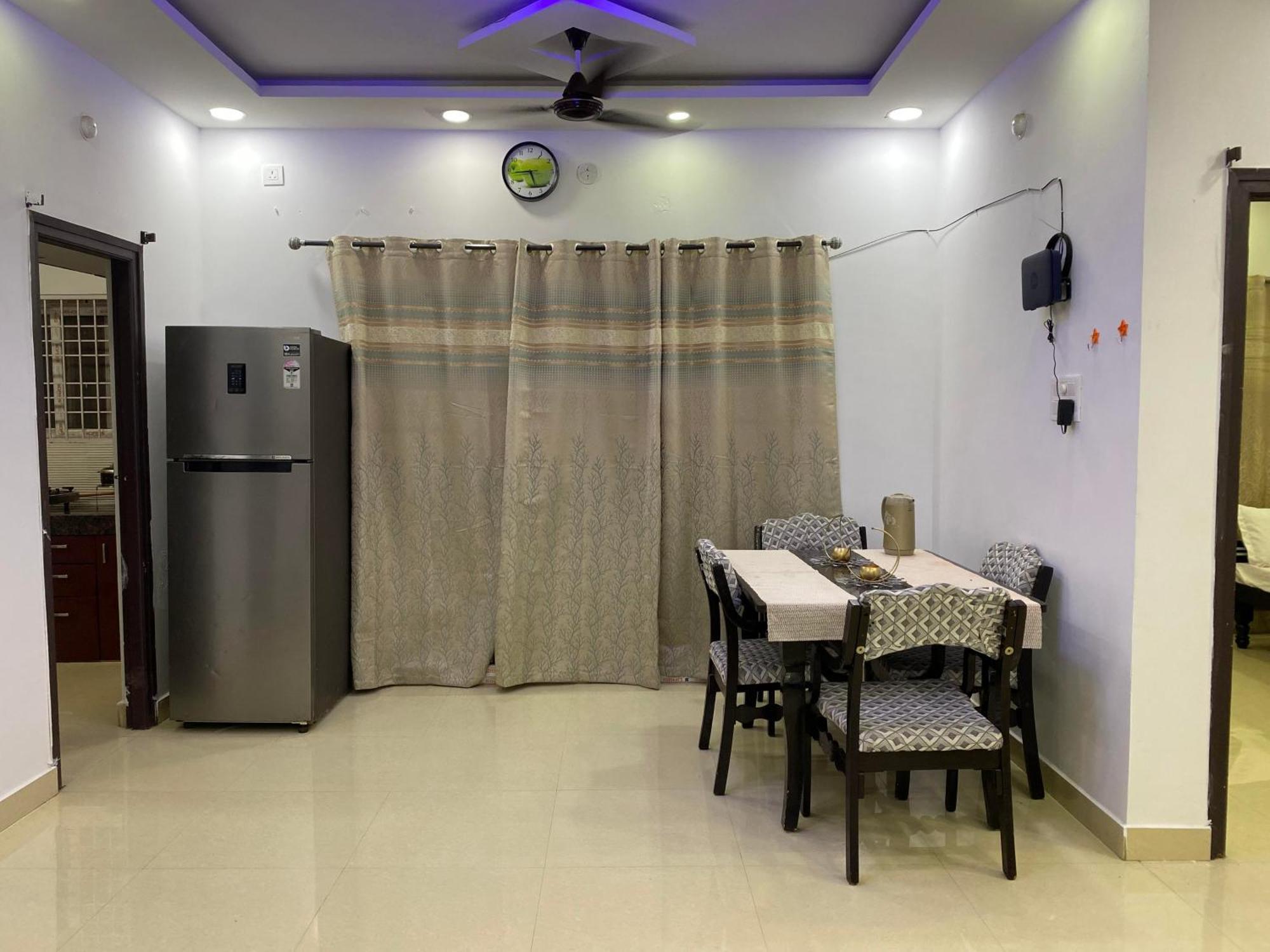 Srt Homely With Amenities Apartment *