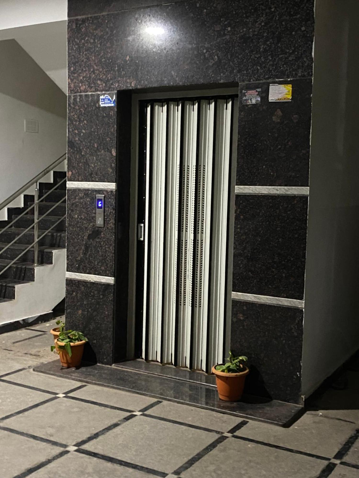 Srt Homely With Amenities